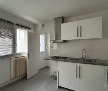 APPARTEMENT LUMINEUX T4 DE 75m2 AU 2ÈME ÉTAGE RÉSIDENCE GEORGES DE ... - Photo 4