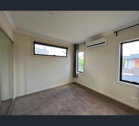 1/8 Kelly Street, Chadstone, Vic 3148 - Photo 5