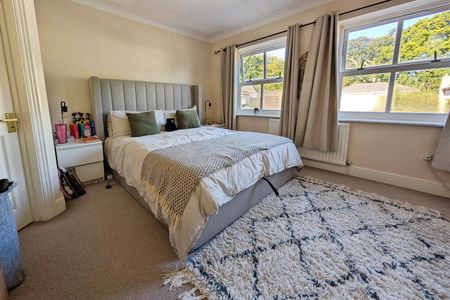 Edwin Jones Green, SO15 - Photo 4