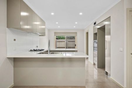 Exquisite Two-Storey Townhouse - Photo 5