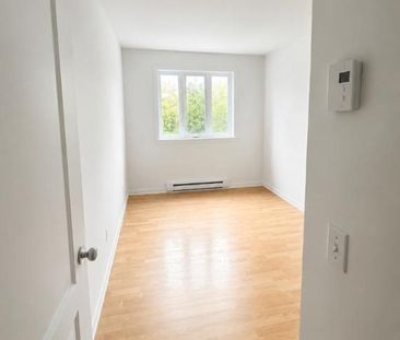 2 CH - 1 SDB - Saint-Lambert - $1,800 /mo - Photo 2