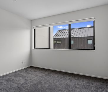 Well positioned 2 bedroom in Merivale - Photo 3