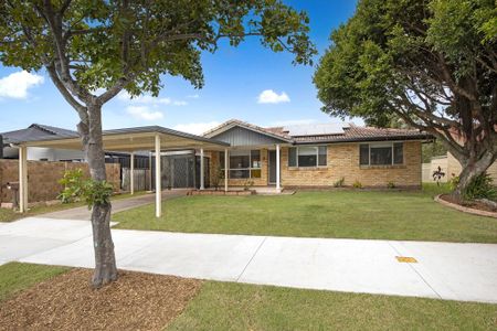 Spacious family home + separate studio, minutes to the beach! - Photo 3