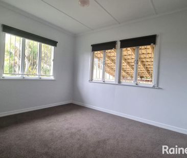 Location, Lifestyle & Liveability in Holland Park West - Photo 4
