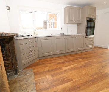 2 bedroom semi-detached house to rent - Photo 5