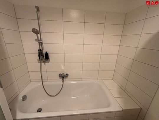 Wohnen in den DRAGONERHÖFEN von Wels - gepflegte 1-Zimmer Wohnung mit Abstellraum und modernem Badezimmer (inkl. Wanne)! Verfügbar ab 01.09.2026! - Photo 1