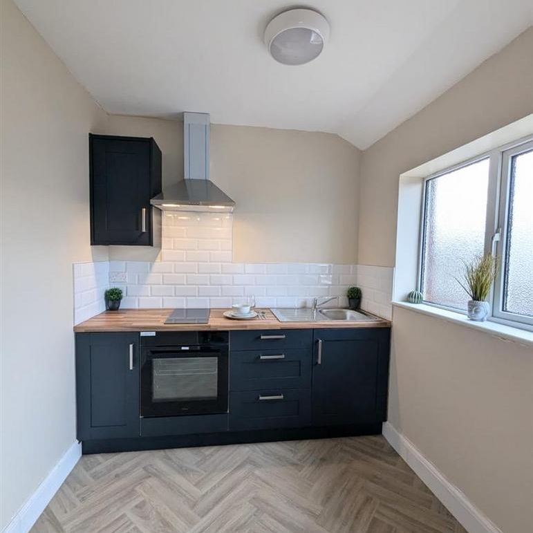 3 bedroom end of terrace house to rent - Photo 1