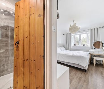 Detached House to rent - Godstone Road, Bletchingley, RH1 - Photo 2