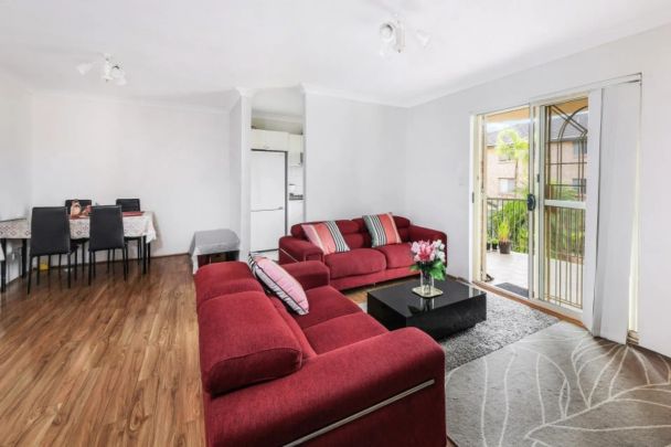 Spacious Two Bedroom Unit with Lock Up Garage in Convenient Location - Photo 1