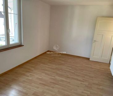 À louer appartement de 4 pièces au 1er étage à Bassecourt - Foto 1