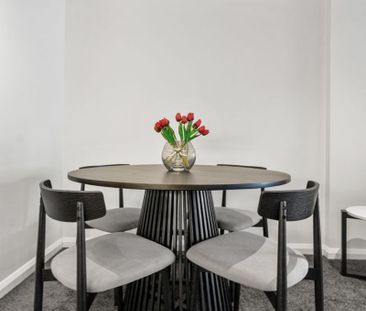 BEAUTIFUL ONE BEDROOM + STUDY ON KING STREET WHARF | Furnished - Photo 3