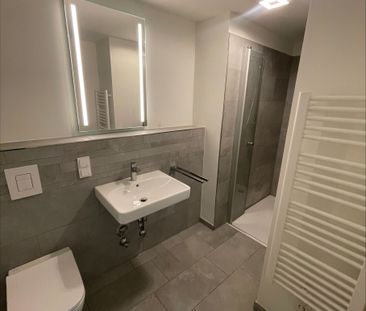 Moderne 1-Zimmerwohnung im 2. OG mit Aufzug und Stellplatz! - Photo 2