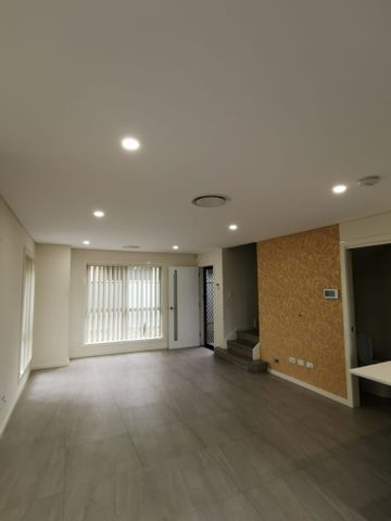 BEAUTIFUL FAMILY HOME - Photo 3