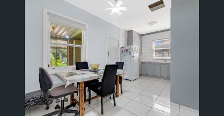 Renovated 3 bedroom home - Photo 4