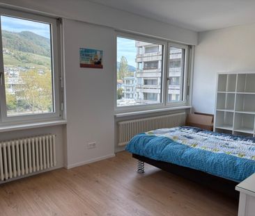 Moderne 3-5-Zimmerwohnung an zentraler Lage - Photo 2