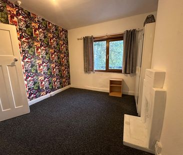 3 Bed Semi-Detached House, Coniston Avenue, IG11 - Photo 6