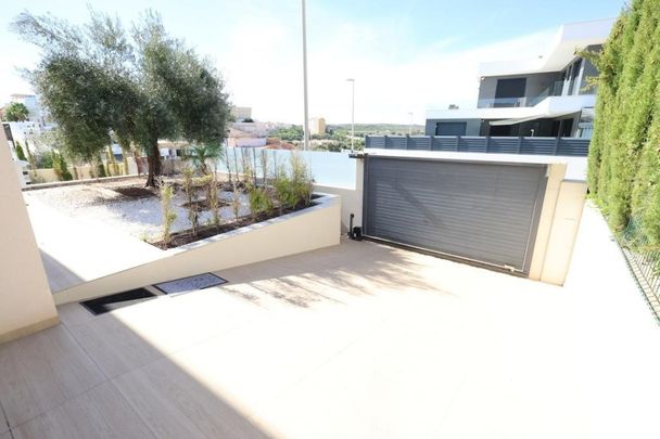 Exquisita Villa de Lujo en Orihuela Costa - Campoamor - Photo 1