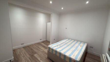 Room in a Shared House, Westway, W12 - Photo 3