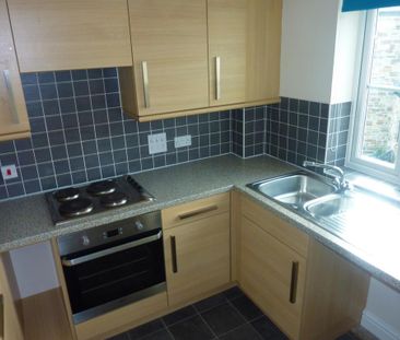 2 bedroom coach house to rent - Photo 3