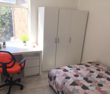 4 bedroom terraced house to rent - Photo 4