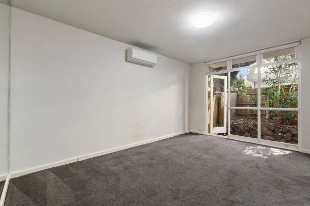 Charming 1-Bedroom Apartment in Prime St Kilda Location - Photo 1