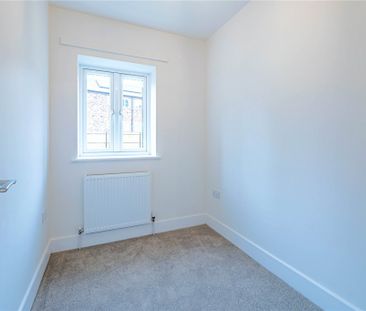 4 bed Semi Detached House for rent - Photo 4
