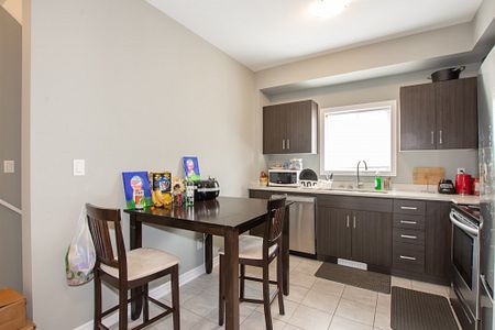 **ALL INCLUSIVE** STUDENTS/YOUNG PROFESSIONAL ROOM FOR RENT IN A STUNNING HOUSE!! - Photo 4