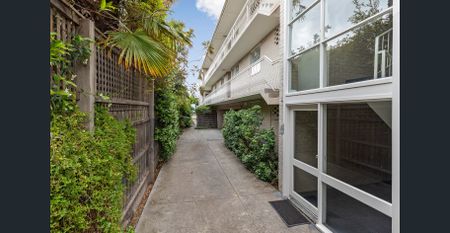 Sunlit Bayside Gem in a Prime Lifestyle Pocket! - Photo 4