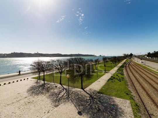 2 room luxury Flat for rent in Rua da Junqueira, Alcântara, Almada, Distrito de Setúbal - Photo 1