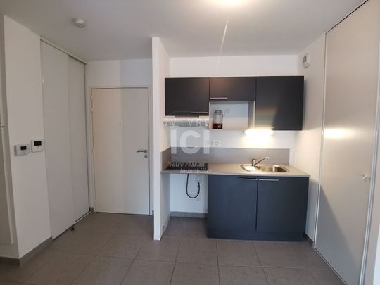 Appartement T2 de 43.13 m² avec balcon + stationnement - Centre ville TREILLIERES - Photo 1