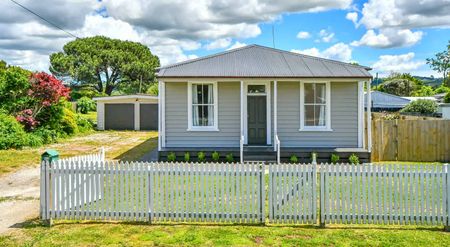 Renovated 3-Bedroom on Large Section - Photo 4