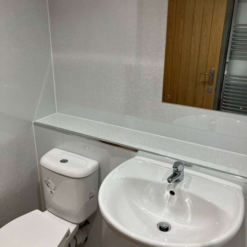 A beautifully refurbished three-bedroom cottage set in an attractive rural location on the edge of the pretty village of Temple. The property has been upgraded - Photo 1