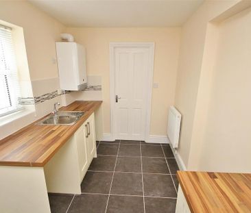 3 bedroom end of terrace house to rent - Photo 4