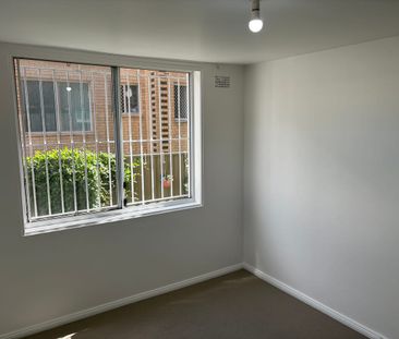 Well-presented apartment in a convenient Auburn location, offering ... - Photo 2