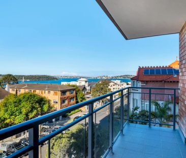 Oversized apartment with breath taking water views - Photo 2