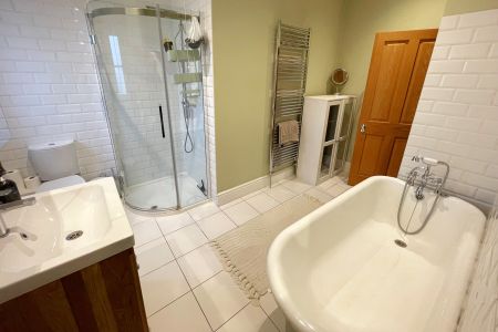 Alexandra Road, Addlestone, Surrey, KT15 - Photo 4