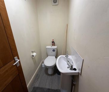 3 bedroom flat to rent - Photo 2