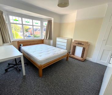 4 bedroom semi-detached house to rent - Photo 2