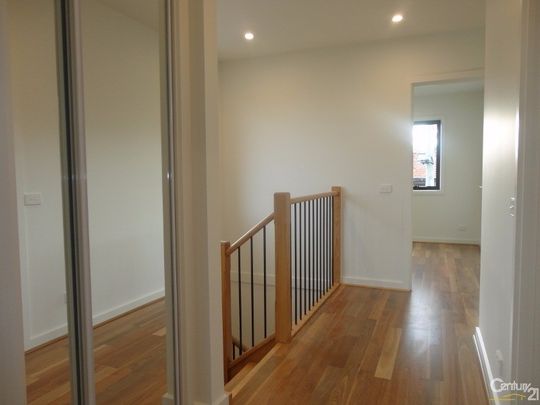 Spacious 3 Bedroom Townhouse - Photo 1