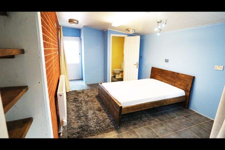 5 Bed Semi-Detached House, Snowdon Road, BS16 - Photo 3