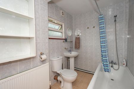 Springhead road Room 2 - Photo 4