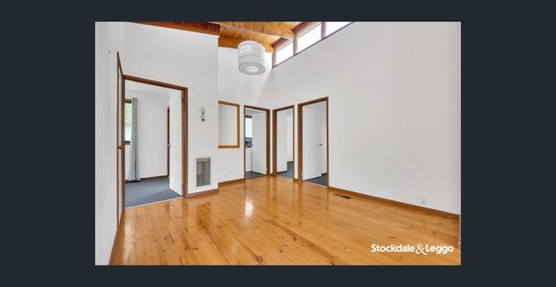 SPACIOUS 4 BEDROOM HOME WITH DUAL LIVING AND KITCHEN - Photo 1