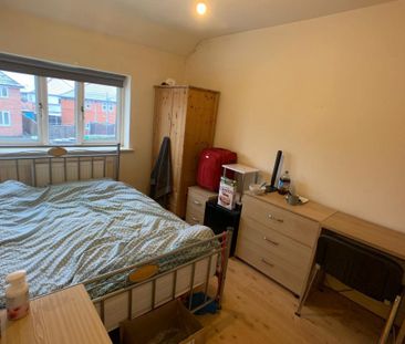 Crombie Avenue, Burton Stone Lane - P10465 - Photo 3