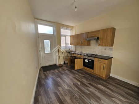 Price £750 pcm - Available Now - Unfurnished - Photo 2