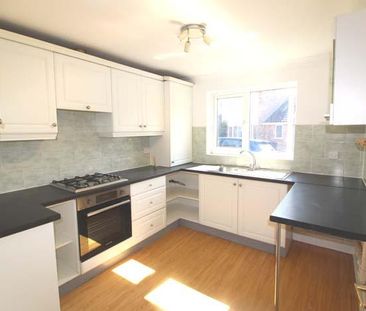 3 bedroom semi-detached house to rent - Photo 2