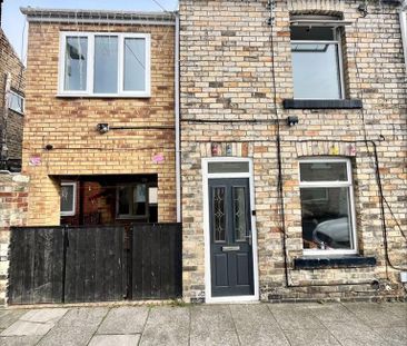 3 bedroom semi-detached house to rent - Photo 1