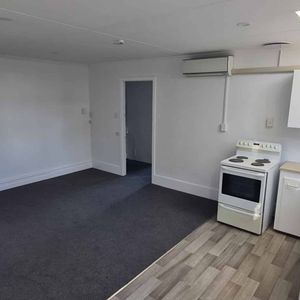 *Recently Renovated In Highfield* - Photo 2