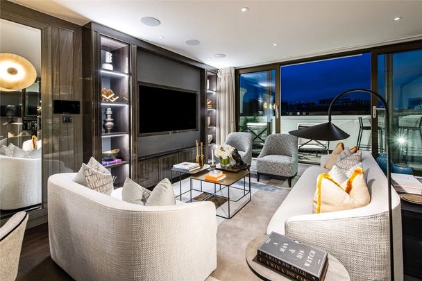 A modern 3 bedroom, 3 bathroom penthouse on the fourth floor of a Stucco-fronted building from the early 1860s. One of only two penthouses, positioned on the top floors with views over Hyde Park. EPC rating C | Council Tax Band G - Photo 1