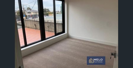 Top floor living at its best! - Photo 3