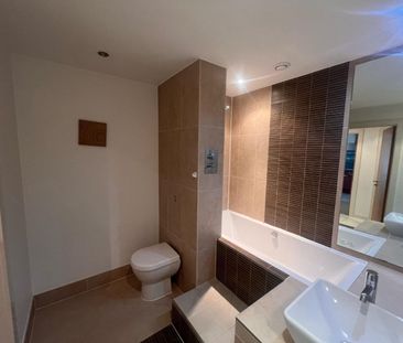 2 bedroom Flat To Let - Photo 3